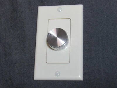 Perilla de vástago plateada de 6 mm y placa de pared blanca para control de volumen M&S Foto 1 de 4