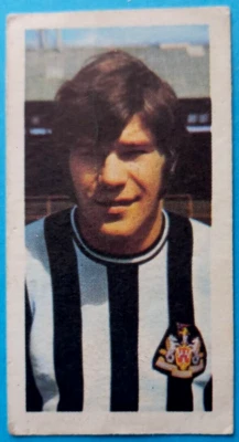 MALCOLM MACDONALD NEWCASTLE ARSENAL LUTON 1973 BARRATT SOCCER STARS CARD No 35 - Image 1 of 2