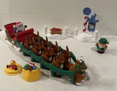 Fisher-Price Little People Twas the Night Before Christmas  Set Complete Y4226 - Image 1 of 4