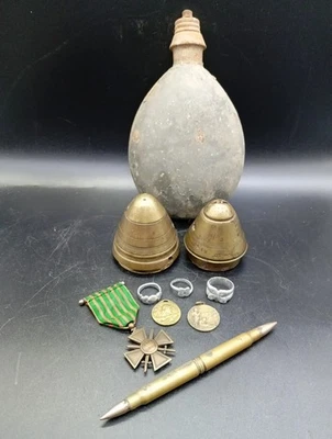 Lot d' Objets de poilus , Guerre 14/18  Sorti De Placard  - Photo 1/4