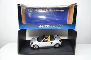B50 1:18 AUTOART AUTO ART 78712 TOYOTA MR2 SPYDER 2000 LHD SILVER MIB - Foto 1 di 23
