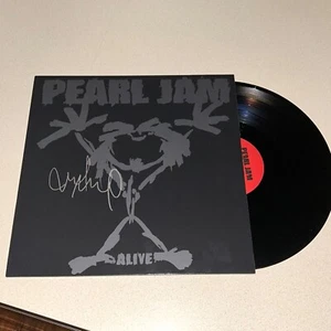 MIKE MCCREADY PEARL JAM signed autographed ALIVE VINYL BECKETT BAS COA - Picture 1 of 4