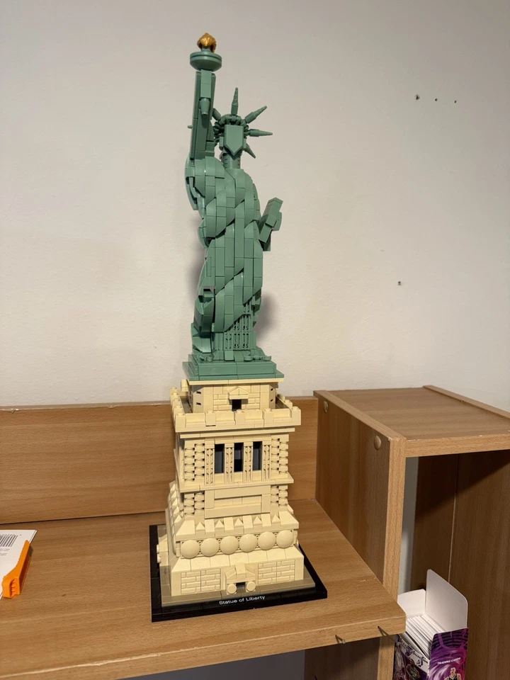 LEGO Architecture: Statue of Liberty (21042) 100% Complete - Image 1 of 1