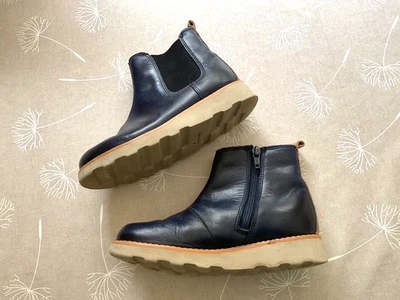 CLARKS, GIRLS NAVY LEATHER  ANKLE BOOTS, ZIP & GUSSET, LIGHTWEIGHT, SIZE 11 G - Image 1 of 4