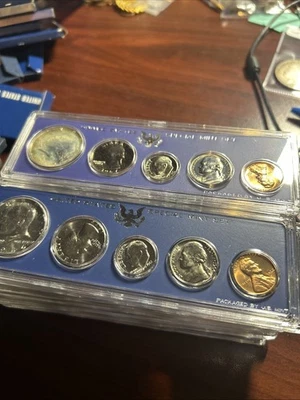 Lot of (20)Special Mint Sets w/ 40% Silver Kennedy Half Dollar 10 Of Ea 66/67 - Image 1 of 3