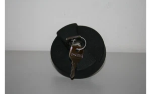 Tappo serbatoio Hella 8XY 007 746-001 nero PT 46 RENAULT 19 - Foto 1 di 1
