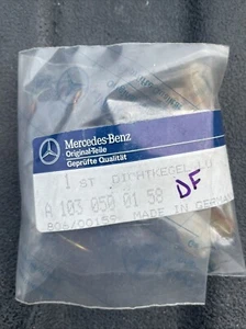 Mercedes Benz New 300TE 190E 300SEL 300E 86-91 Valve Stem Seal kit 1030500158 - Picture 1 of 4
