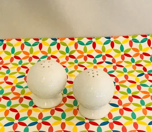 Fiestaware Weiß Salz und Pfefferstreuer Fiesta Set Kugelstreuer - Bild 1 von 4