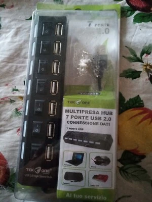 CIABATTA USB MULTIPRESA HUB CON TASTI 7 PORTE USB 2.0 NERA O BIANCA E LED BLU - Immagine 1 di 2