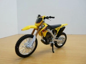 MOTO SUZUKI RM-Z450 jaune & noir 1/18 - Picture 1 of 1