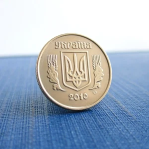 UCRANIA Moneda Tie Tack / Solapa Pin - Reutilizado Vintage Tono Dorado УКРАЇНА Moneda - Imagen 1 de 5