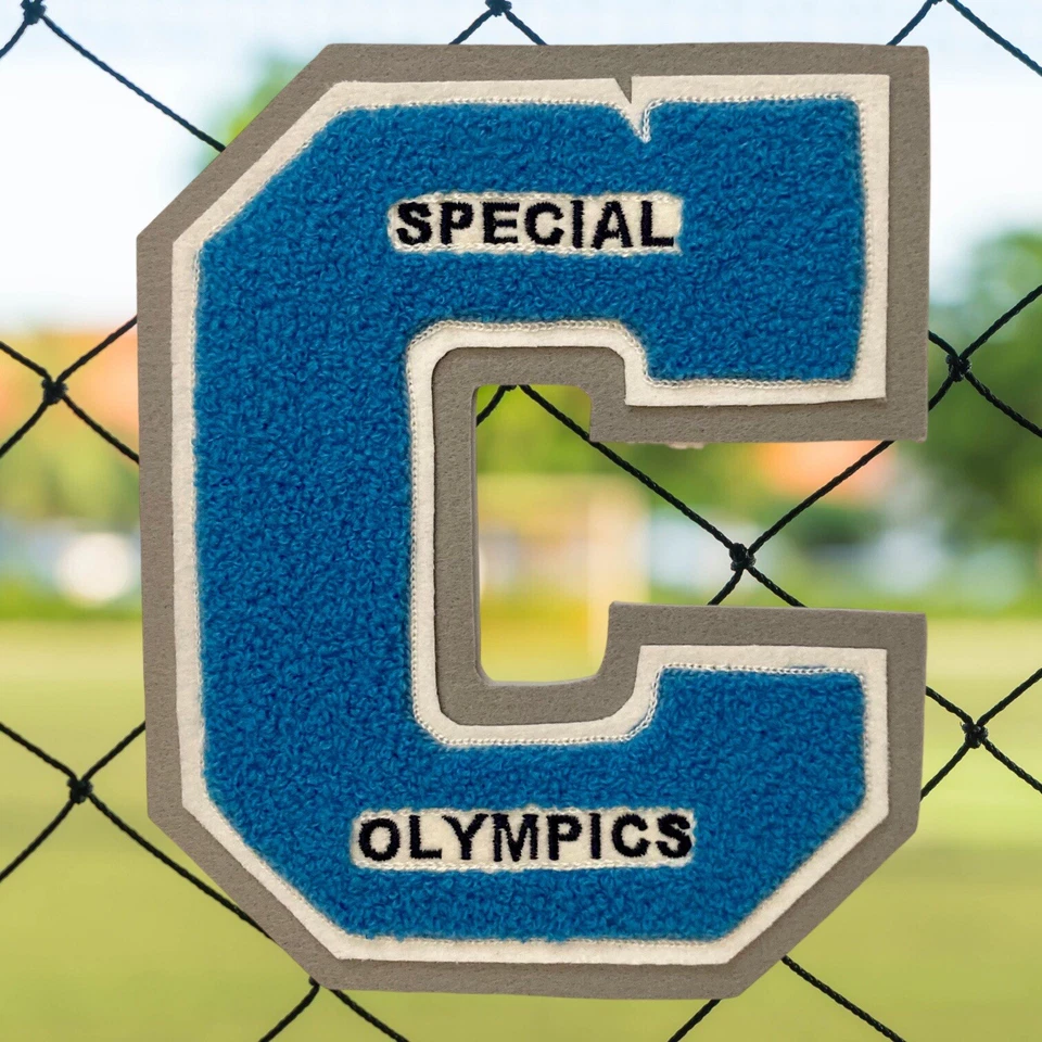 Parche con letras chaqueta universitaria de colección Olimpiadas Especiales Foto 1 de 1