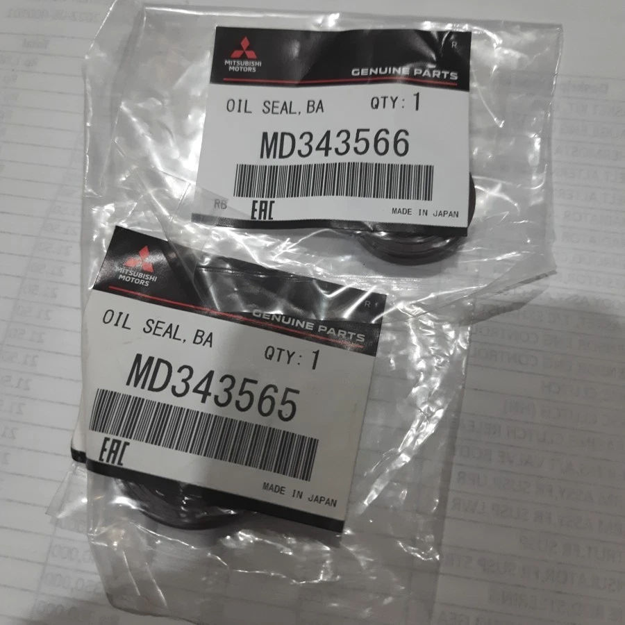 Genuine Mitsubishi Pajero Sport Delica Montero Balance Shaft Oil Seal MD343566 - Image 1 of 1