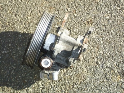 Bomba de dirección asistida BMW E36 1,9 litros 318i 318is 318ti 1996 - 1999 Foto 1 de 4