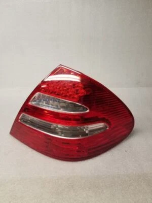 Mercedes-Benz E320 E500 2003 2006 - Luz trasera derecha LED - 2118200664 - R320605 Foto 1 de 4