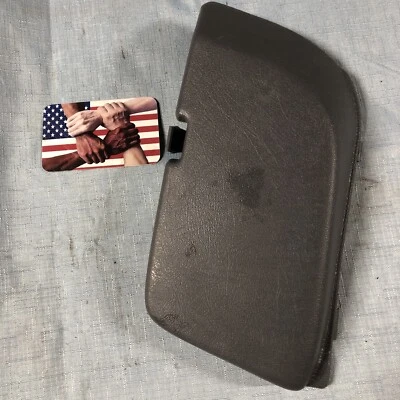 Крышка багажника Volvo S70 задняя фара объектив правая внутренняя крышка доступа 9193214 - Изображение 1 из 4