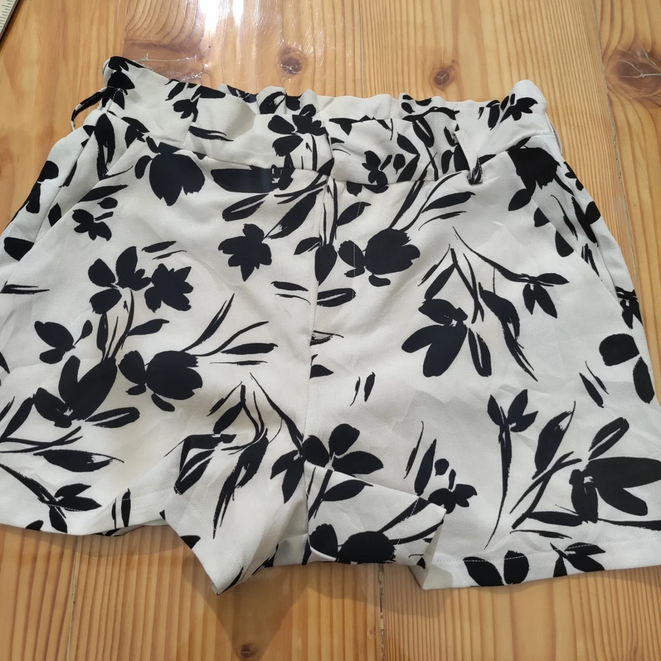 Mujer Exuberante Blanco Negro Hojas Pantalones Cortos Talla L Foto 1 de 4