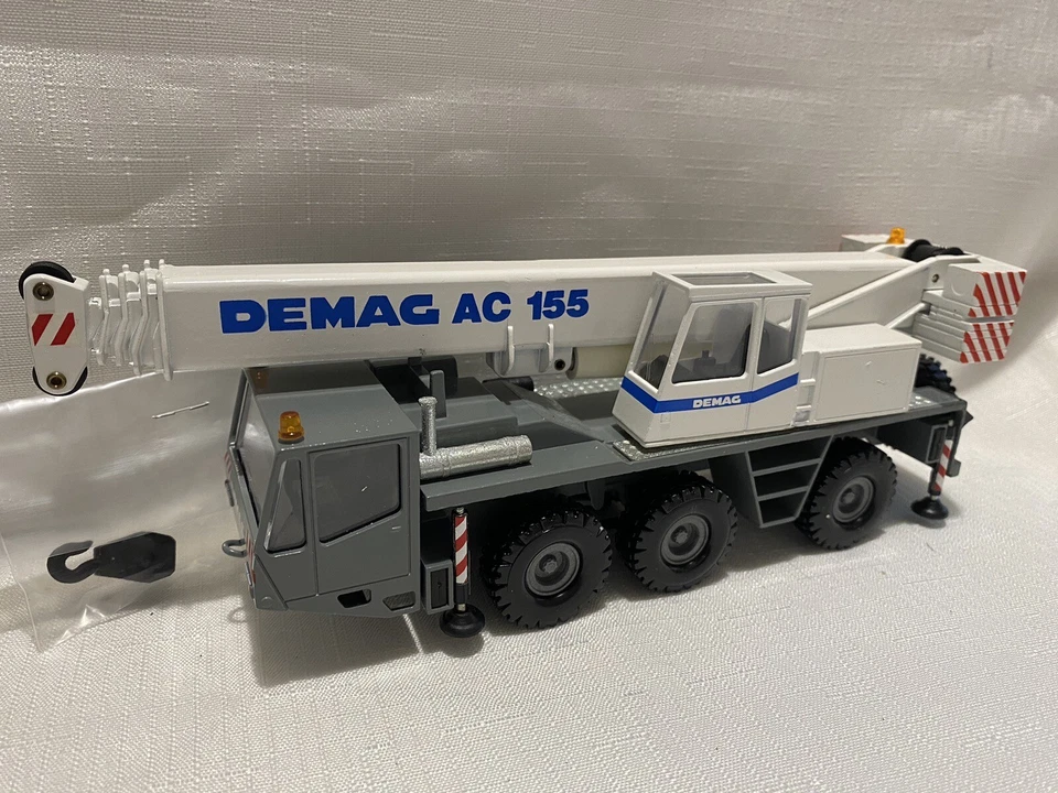 Conrad 1:50 DEMAG AC 155 Telescopic Crane White - Image 1 of 2