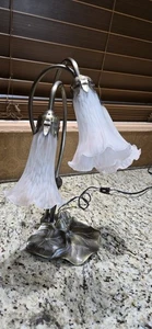 Vintage 16”  Lily Pad Base w/ 3 Tulip Shades Table Lamp No Chips In Glass  - Picture 1 of 12