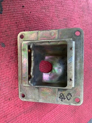 1967-1968 FORD MUSTANG COUGAR AUTOMATIC TRANS SHIFTER BUCKET NO CONSOLE -bearing - Image 1 of 3