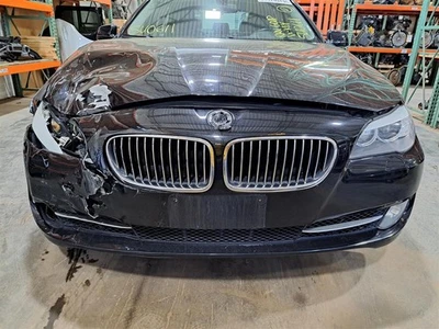 Rejilla inferior izquierda lado del conductor 2013 535i Sku#4219212 Foto 1 de 4