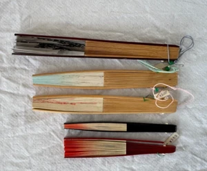 Vintage Lot 5 Hand Fans Wood Painted Asian Scenes - Picture 1 of 12
