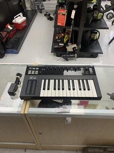 NI Komplete Kontrol S25 MIDI Keyboard Controller 25-Key 209895 - Picture 1 of 8