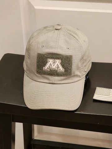 Nike Heritage86 Minnesota Golden Gophers Adjustable Cap Flag Patch Cover