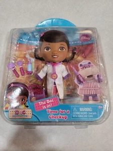Disney's Doc Mcstuffins Time for a check up doll de Just Play todavía en paquete. - Imagen 1 de 2