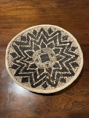 Cesta de frutas tejida a mano africana Ruanda decoración de pared natural y marrón Starburst nueva Foto 1 de 4