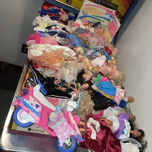 Barbie Vintage Lote 100+ Trajes Muñecas LEER Prendas Usadas  - Imagen 1 de 18
