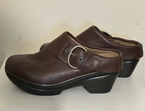 Zuecos mulas Sanita Nikita para mujer talla 39 EE. UU. 8 marrón espalda abierta cuero hebilla grande - Imagen 1 de 9