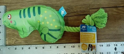 Animal Planet Interactivo Mascota Perro Juguete con Cuerda, Chirriante, Camaleón 14” Foto 1 de 4