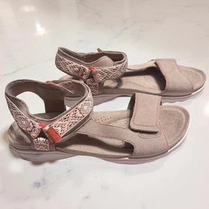 Clarks Wildleder-Sandalen Damengröße 9 beige Knöchelriemen Amanda Sprint Boho Komfort - Bild 1 von 10