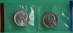 1992 P y D Jefferson Nickels 2 monedas UNC violonchelos conjunto de monedas de cinco centavos como nuevas de Estados Unidos - Imagen 1 de 3