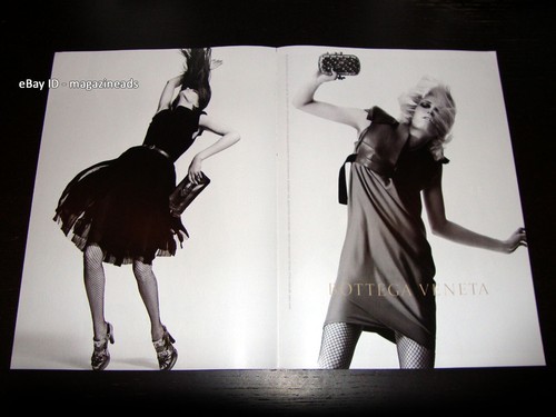 BOTTEGA VENETA 2 pagine STAMPA ANNUNCIO 2010 ALLA KOSTROMICHOVA gambe caviglie piedi cosce