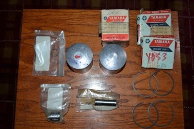 Original Yamaha YDS3 2x Pistón Estándar Fabricante de equipos originales 156-11631-00-96 + piezas relacionadas. Foto 1 de 4