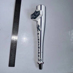 BLUE POINT BREWING NY YANKEES NADELSTREIFEN PILS FLEDERMAUS Fassbier Zapfhahn Griff. NEW YORK - Bild 1 von 6