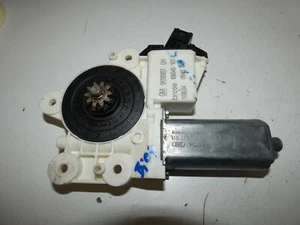Opel Vectra C BJ 2004 Kombi Fensterhebermotor vorne links 0130822011 o.Steuerger - Bild 1 von 1