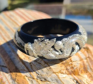Brazalete Brazalete Lucite Vintage Grueso Plata y Negro Dragón 2.5" ID - Imagen 1 de 24