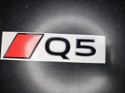 PREMIUM AFTERMARKET 2024+ Q5 logo nero lucido stemma stivale posteriore auto (nuovo stile)