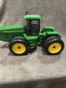 Vintage Ertl John Deere 1/16 - 8570 4WD Tractor Large Size - Mild Custom - Picture 1 of 7