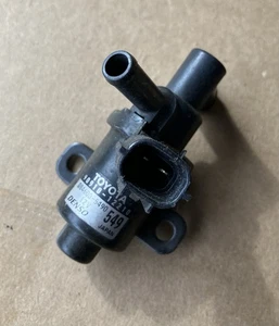 OEM TOYOTA 99-02 COROLLA PRIZM AIR INTAKE VACUUM SWITCH VALVE 90910-12210 - Picture 1 of 3