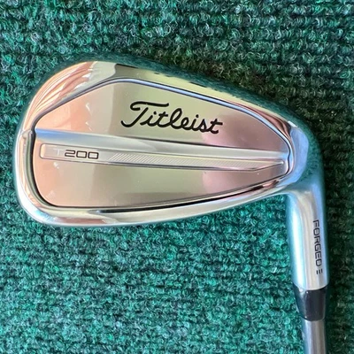 Titleist Golf Club T200  43° Pitching Wedge N.S.Pro 880 AMC S-Shaft - Image 1 of 4