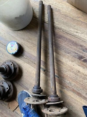 Unk 1950s 1960s Chevrolet GM 17 spline eje trasero lote de 2 Bel air? Chips Foto 1 de 4