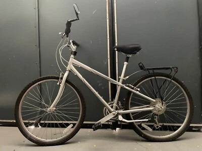 Bicicleta de montaña Giant Sedona ST 21 velocidades para mujer en plata Foto 1 de 4