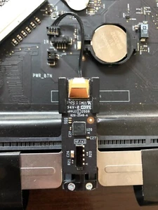 Apple iMac A1311 A1312 2009 2010 2011 IR Infrared Board w/ Cable 820-2540-A - Zdjęcie 1 z 1