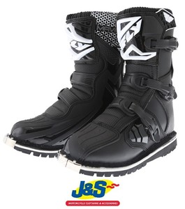insulated engineer boots