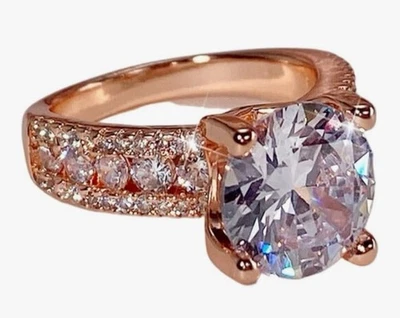 Помолвочное кольцо из розового золота — солитер с фианитами и боковыми камнями, размер 9, - Изображение 1 из 2