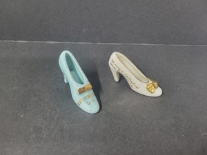 Lotto 2 statuine scarpe porcellana ceramica miniatura vintage WA DC e St Louis - Foto 1 di 4